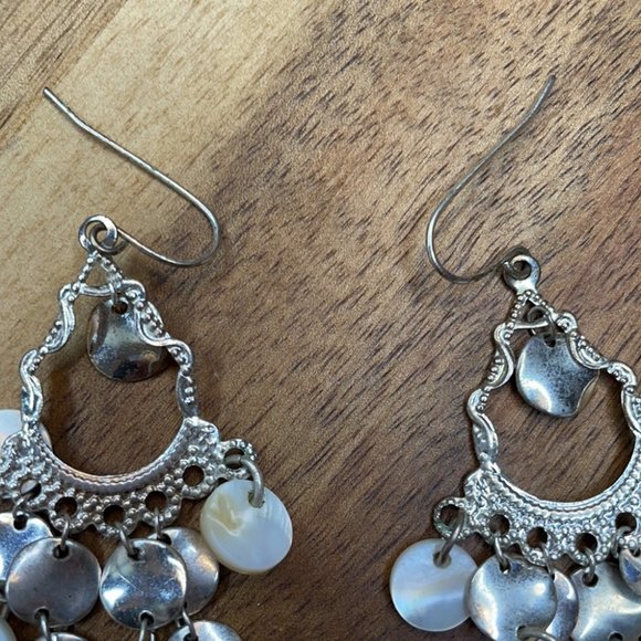 Boho Beach shell Dangly keyhole medallion earrings - Picture 3 of 5